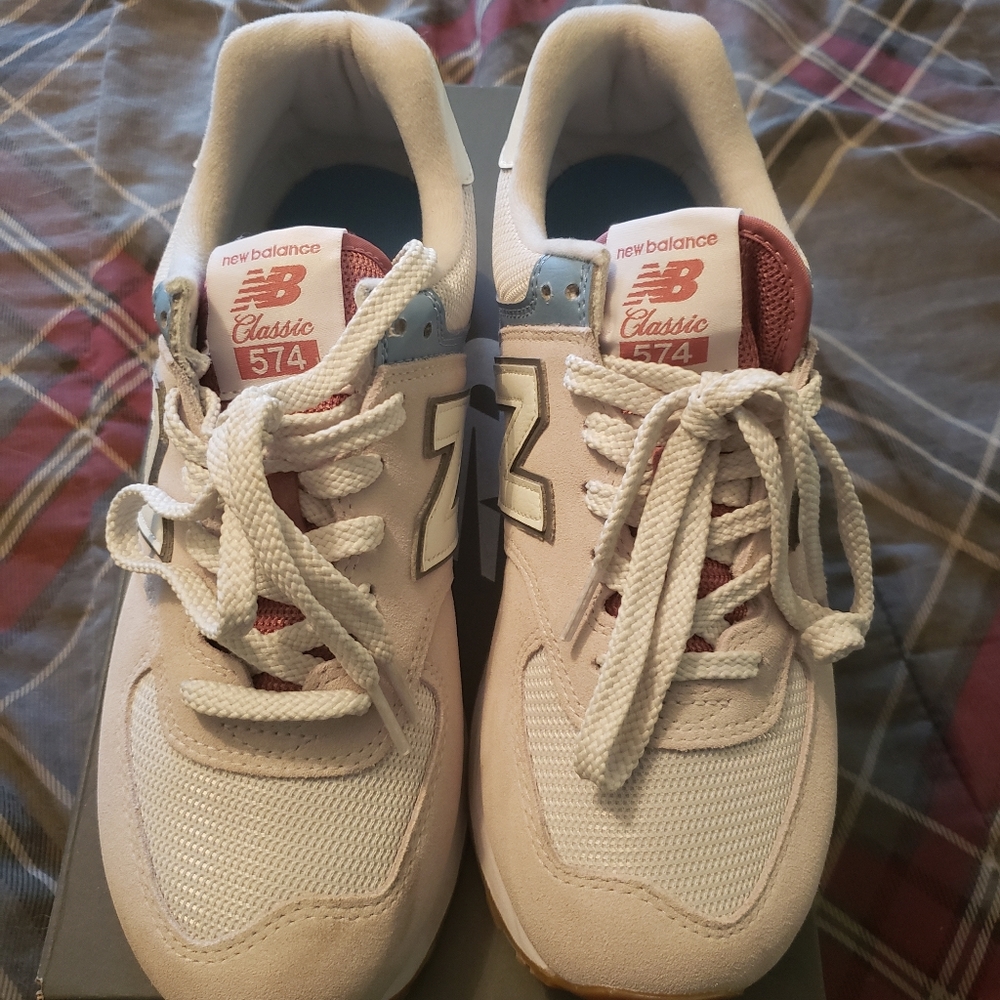 New Balance Classic 574 men's sneakers in size 7.5 new in the box